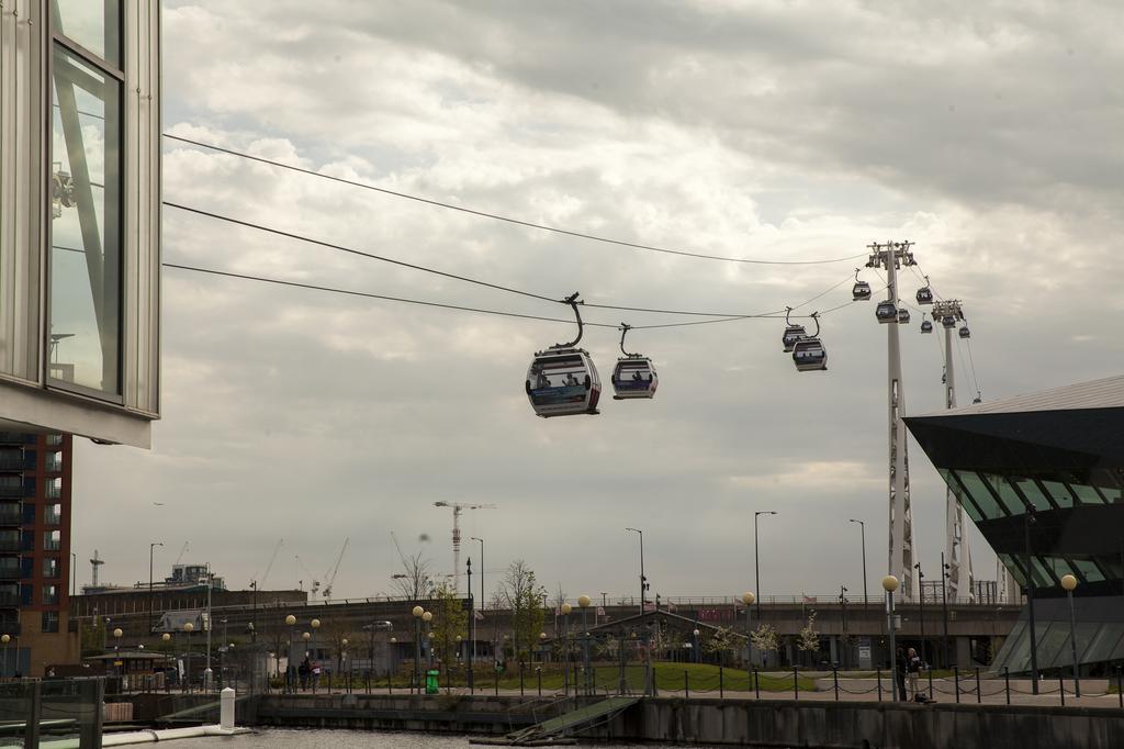 Апартаменты Royal Victoria Docks Лондон Экстерьер фото