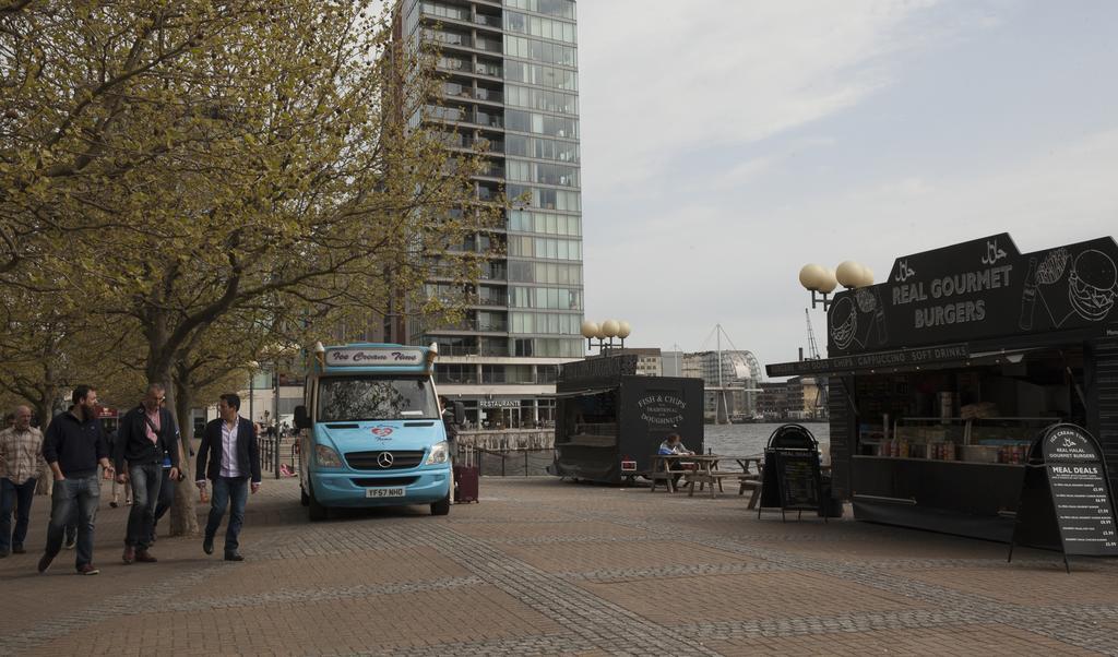 Апартаменты Royal Victoria Docks Лондон Экстерьер фото