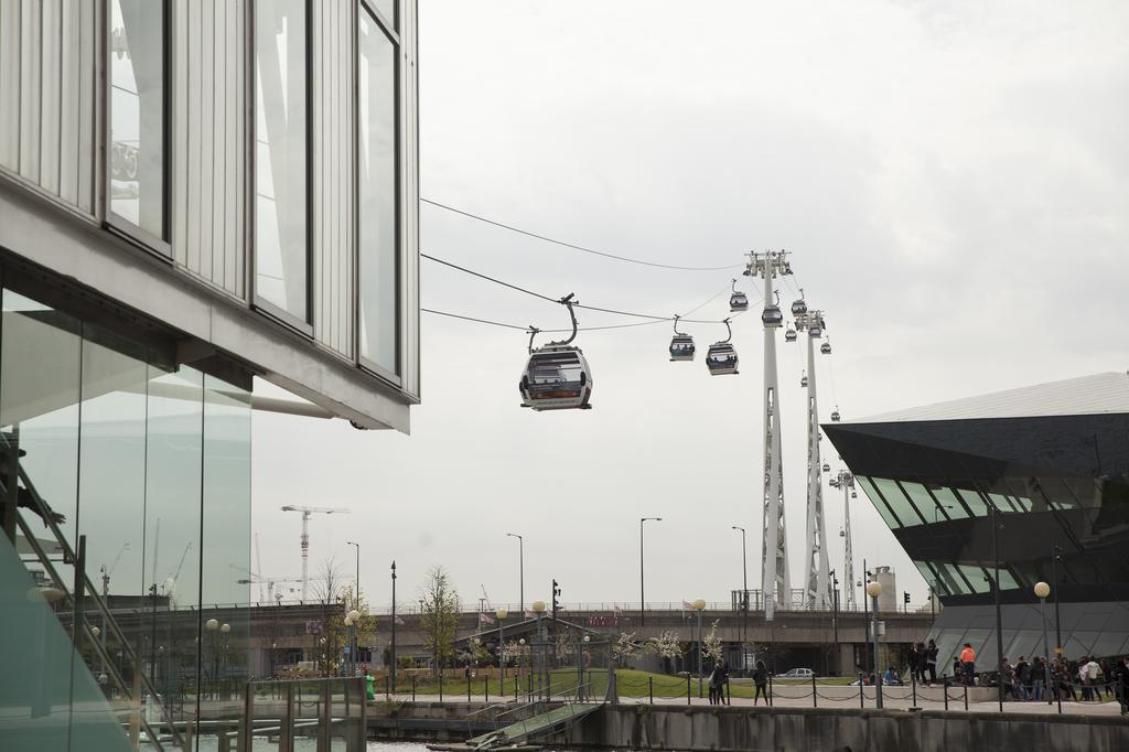 Апартаменты Royal Victoria Docks Лондон Экстерьер фото