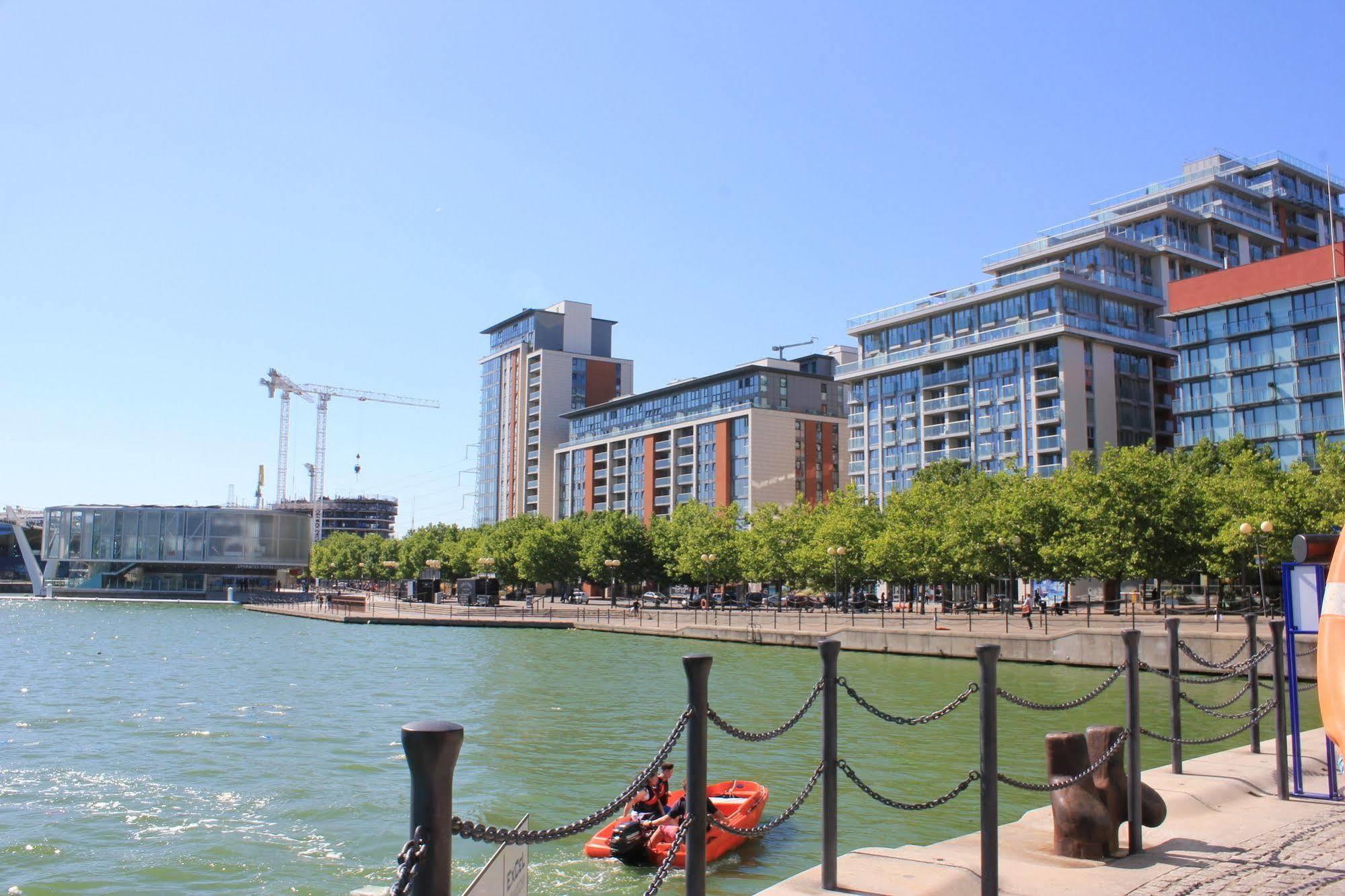 Апартаменты Royal Victoria Docks Лондон Экстерьер фото