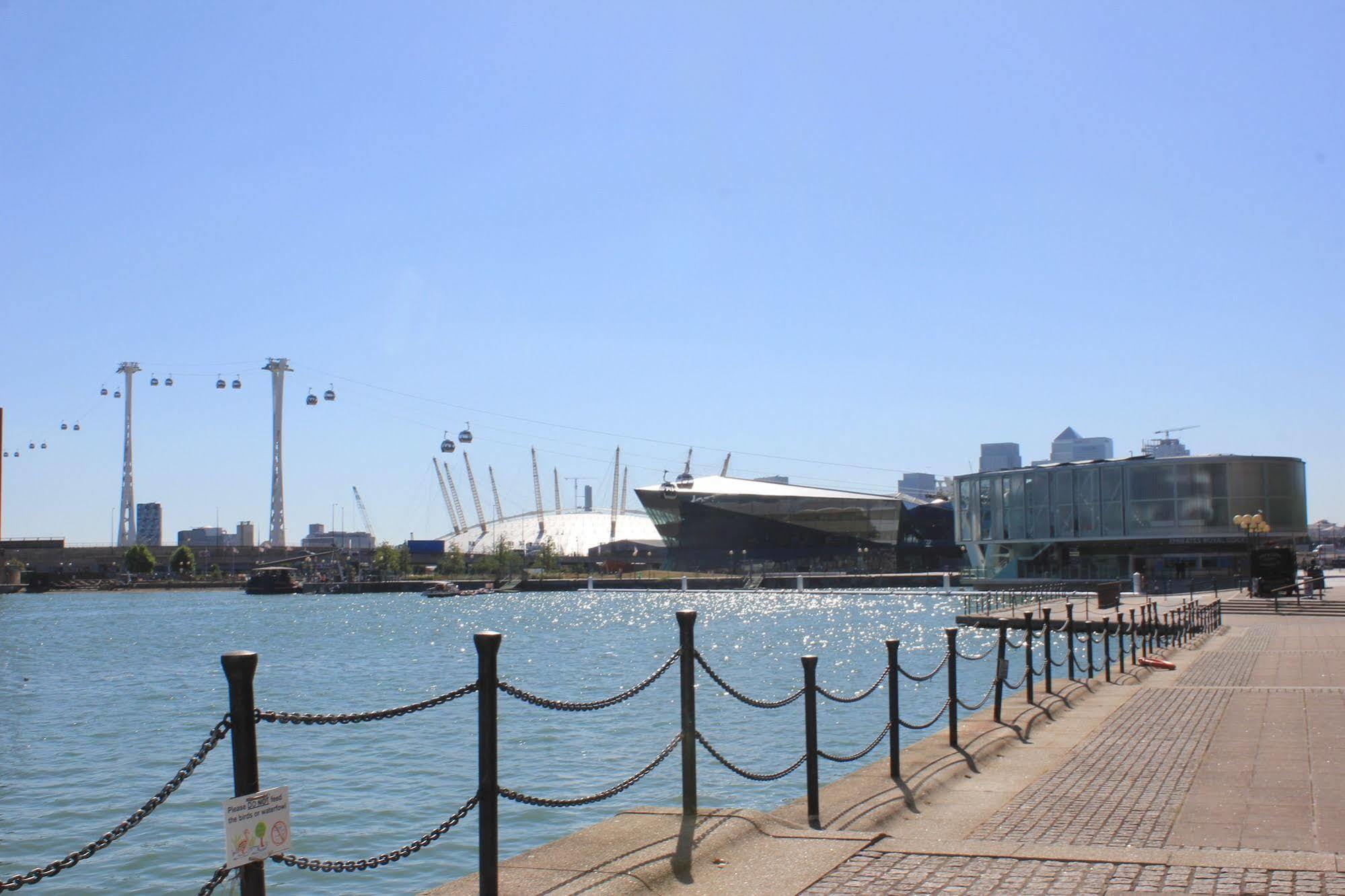 Апартаменты Royal Victoria Docks Лондон Экстерьер фото